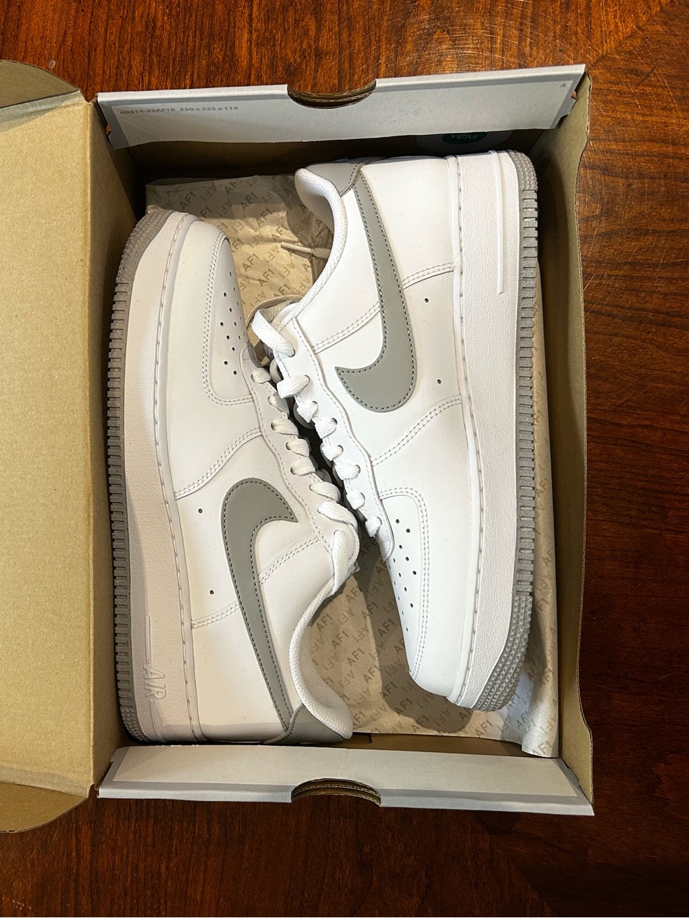 Nike Air Force 1 ‘07 ESS White/light smoke grey (Brand new, Men’s 9)
